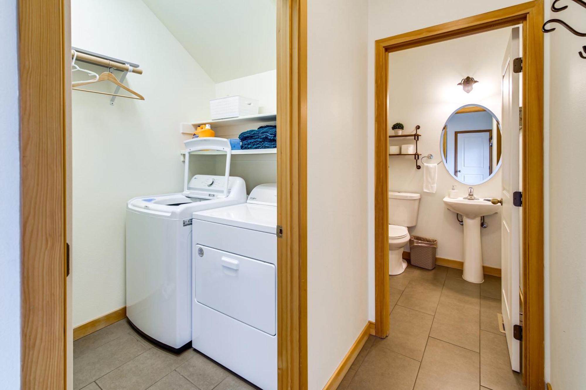 Klamath Falls Getaway With Pool And Hot Tub Access! Exterior photo