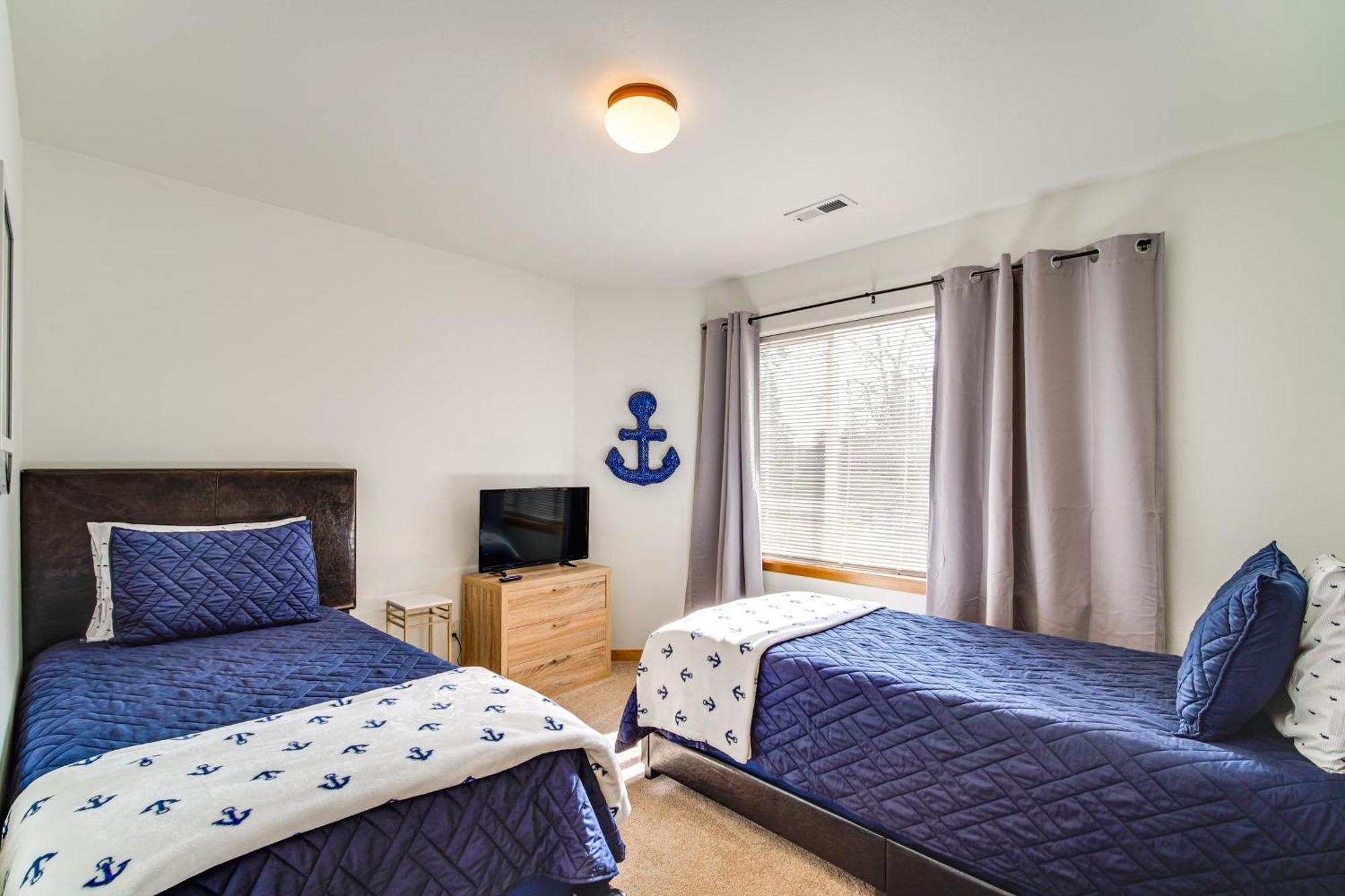 Klamath Falls Getaway With Pool And Hot Tub Access! Exterior photo