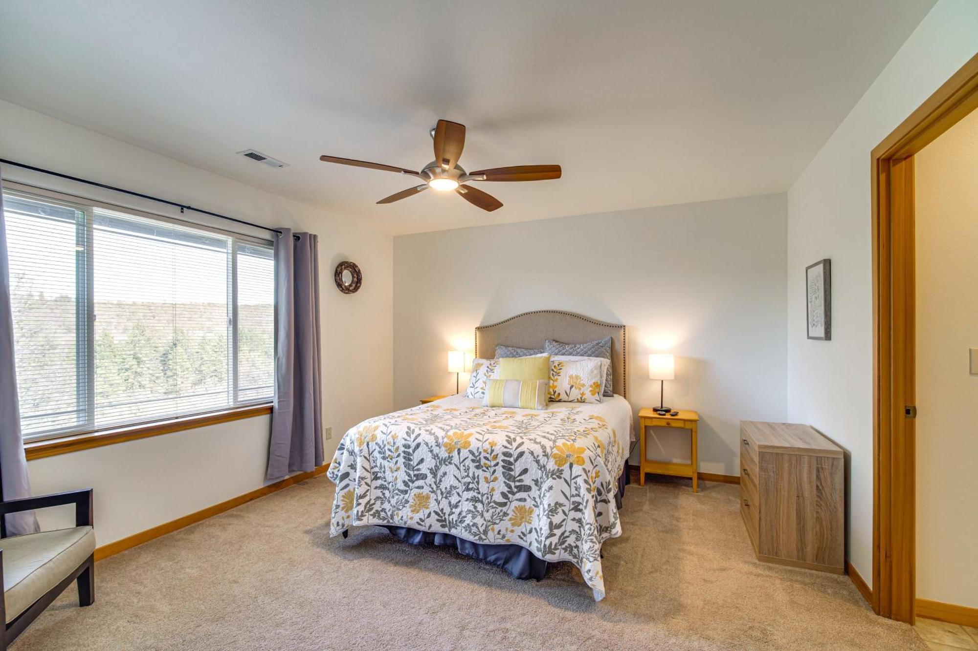Klamath Falls Getaway With Pool And Hot Tub Access! Exterior photo