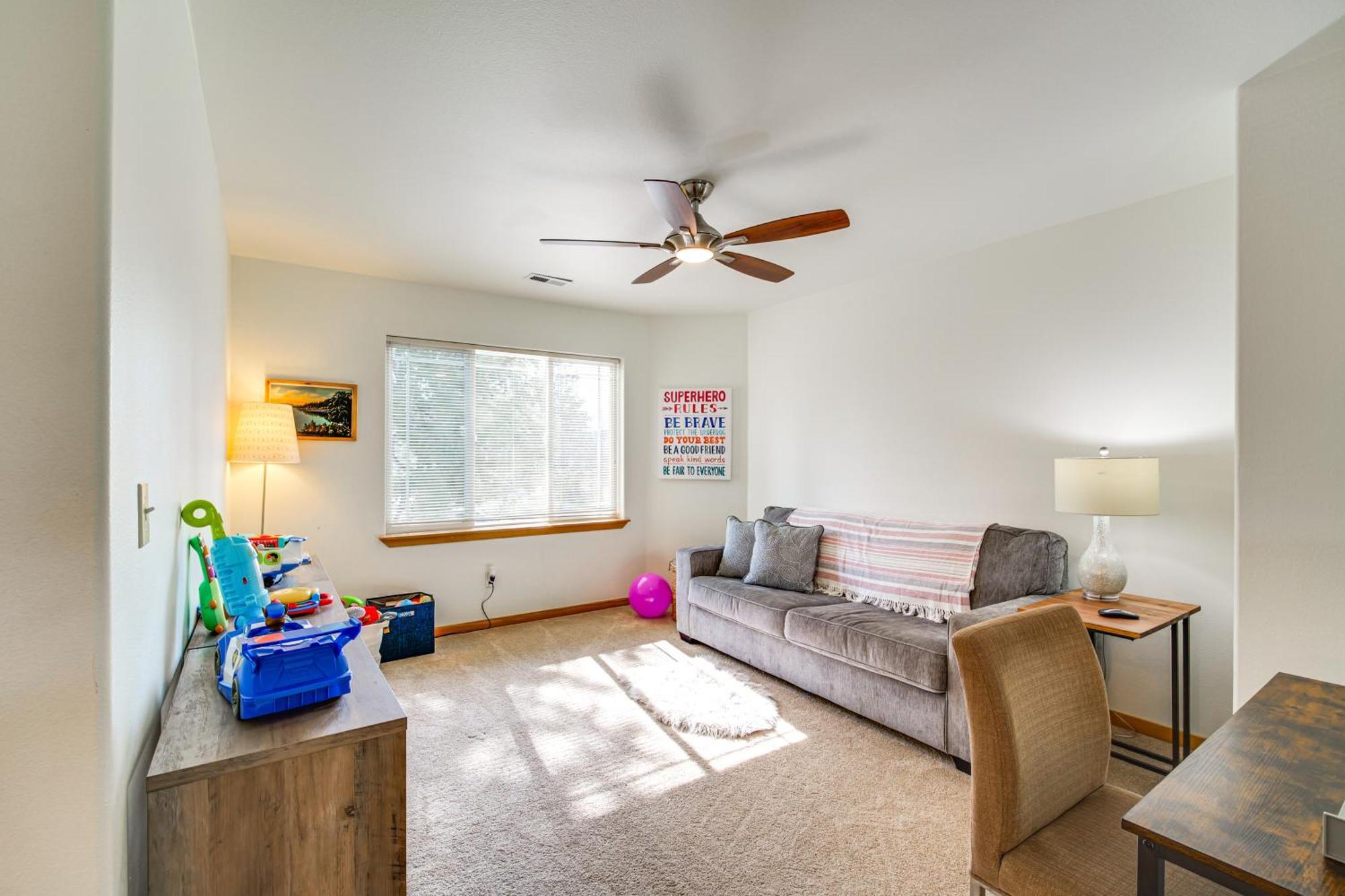 Klamath Falls Getaway With Pool And Hot Tub Access! Exterior photo