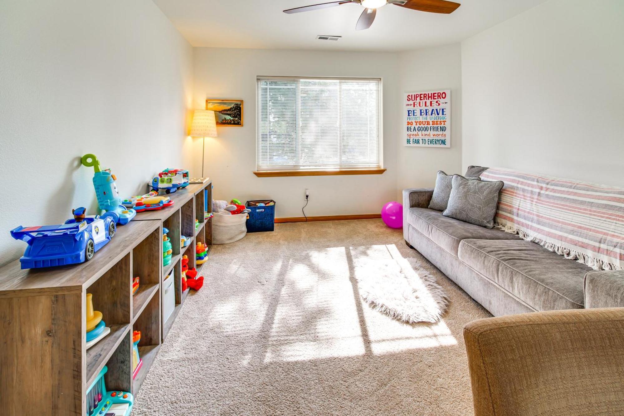Klamath Falls Getaway With Pool And Hot Tub Access! Exterior photo